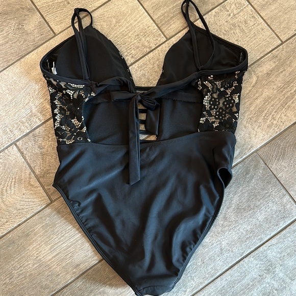 Black ladder, Lacy tie back one piece - Picture 4 of 7